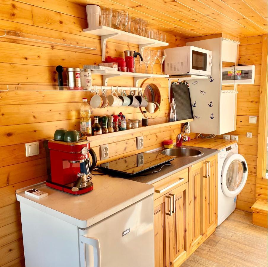Отель Houseboat Ginger Прага Экстерьер фото