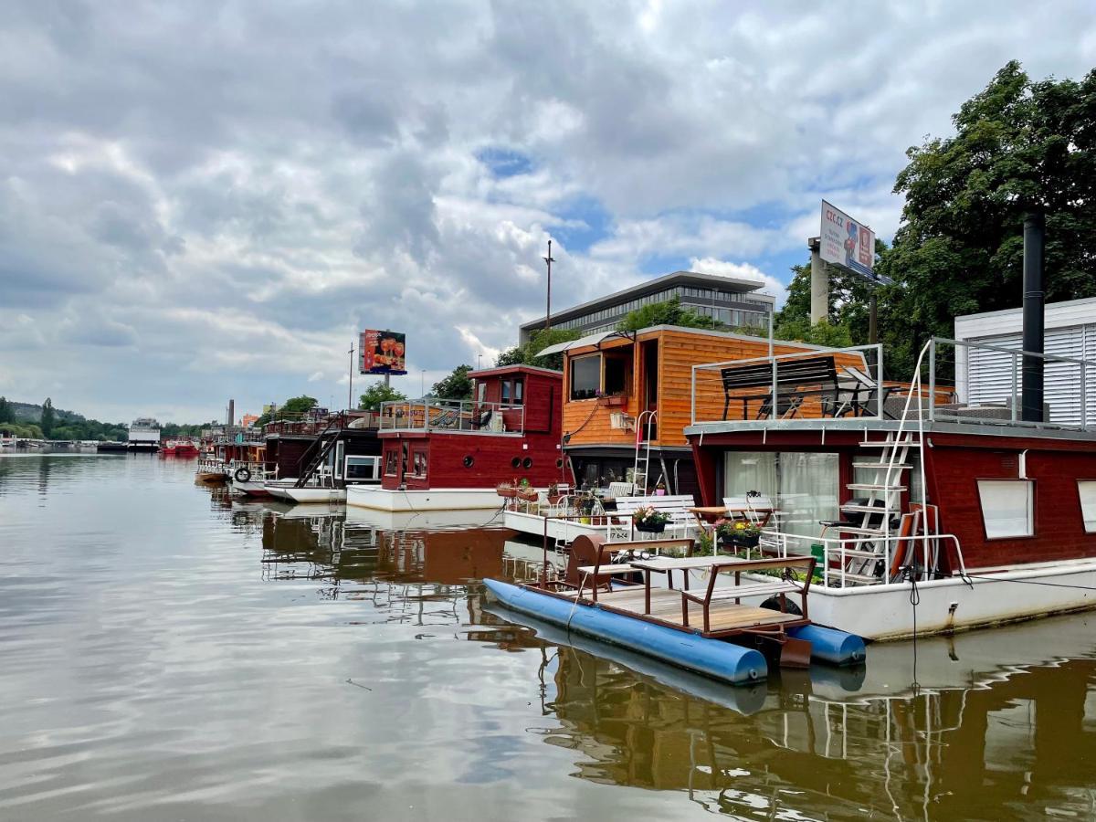 Отель Houseboat Ginger Прага Экстерьер фото