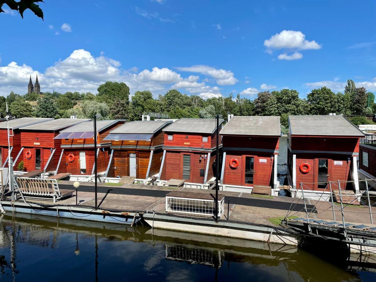 Отель Houseboat Ginger Прага Экстерьер фото