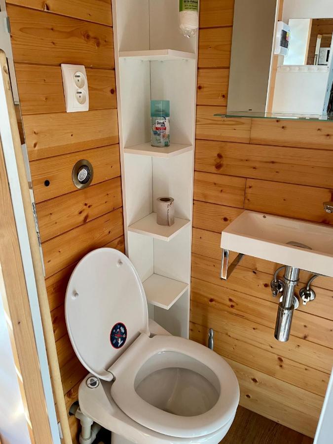 Отель Houseboat Ginger Прага Экстерьер фото