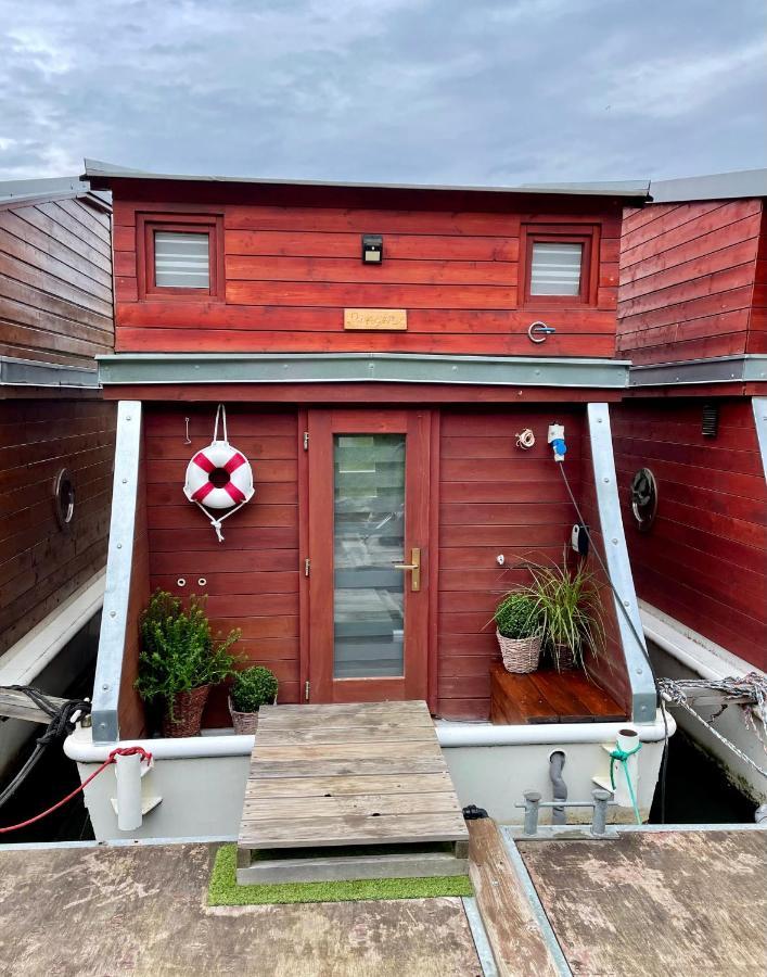 Отель Houseboat Ginger Прага Экстерьер фото