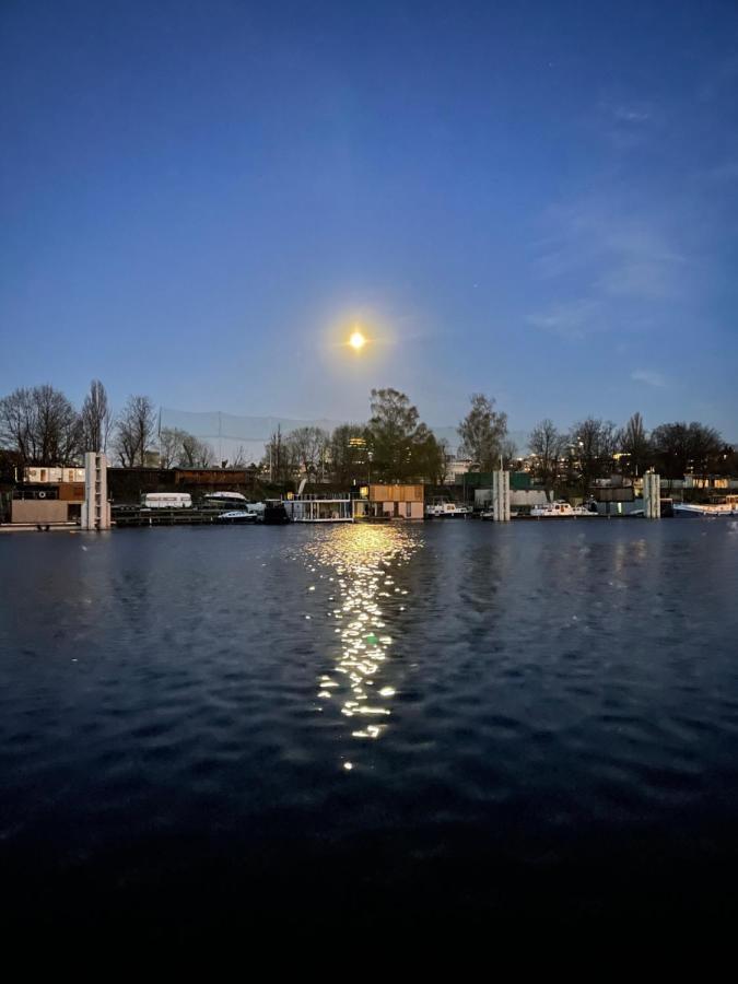 Отель Houseboat Ginger Прага Экстерьер фото